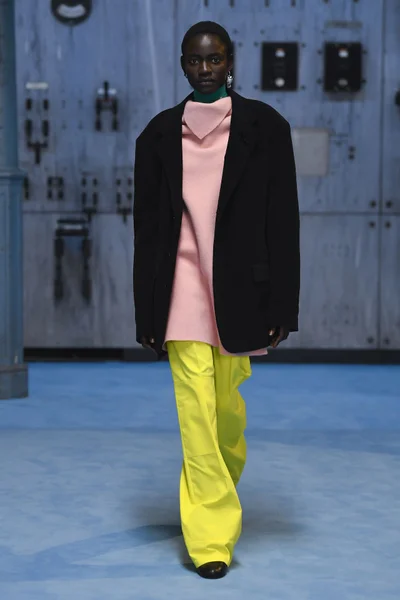 Look 25